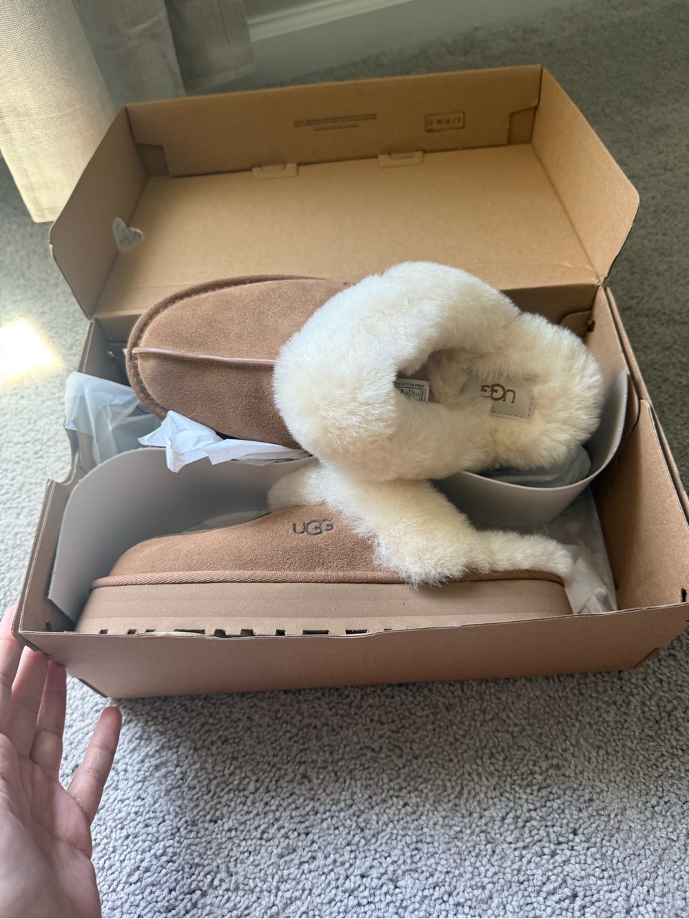 UGG Chestnut Slipper with Cream Shearling Cuff - Picture 4 of 4